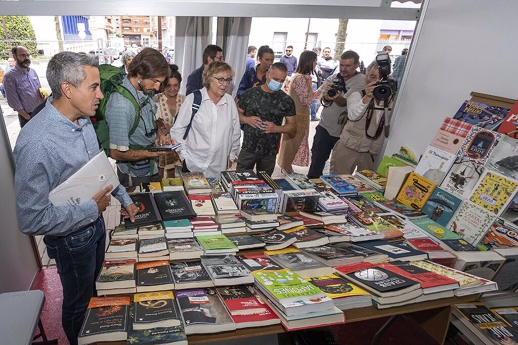 Ngel Silvelo Mar Sancho Y Rosario D Az Ganan Los Premios De Novela